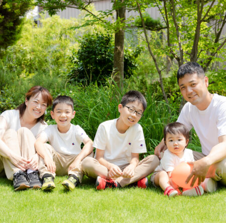 ドットグラフのファミリーフォト。福井の写真館で家族写真。記念写真を残す